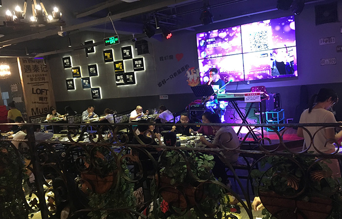 成都音樂(lè)主題餐廳裝修的設(shè)計(jì)思路概念 成都音樂(lè)主題餐廳裝修的設(shè)計(jì)思路概念